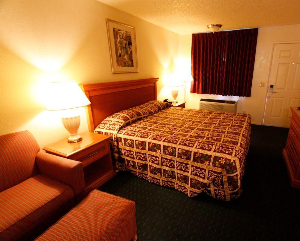 Welcome Inn Корона Екстер'єр фото