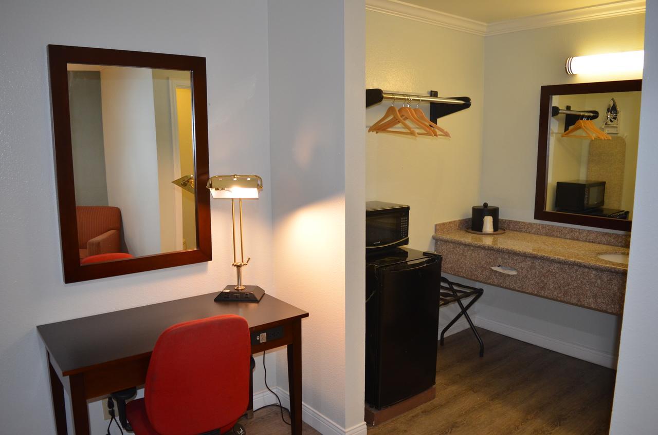 Welcome Inn Корона Екстер'єр фото